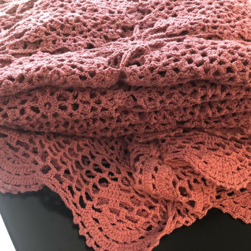 Vintage  Raised Flowers Crochet Blanket coverlet throw 90 x 75w